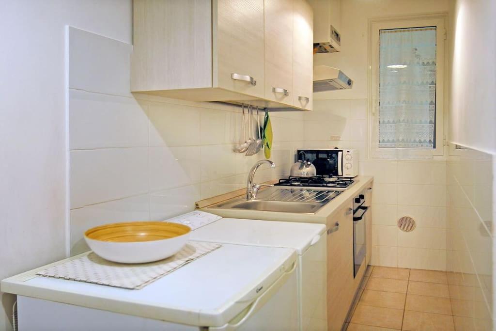 Near Colosseum By Varental 2br + 1sb * Rome