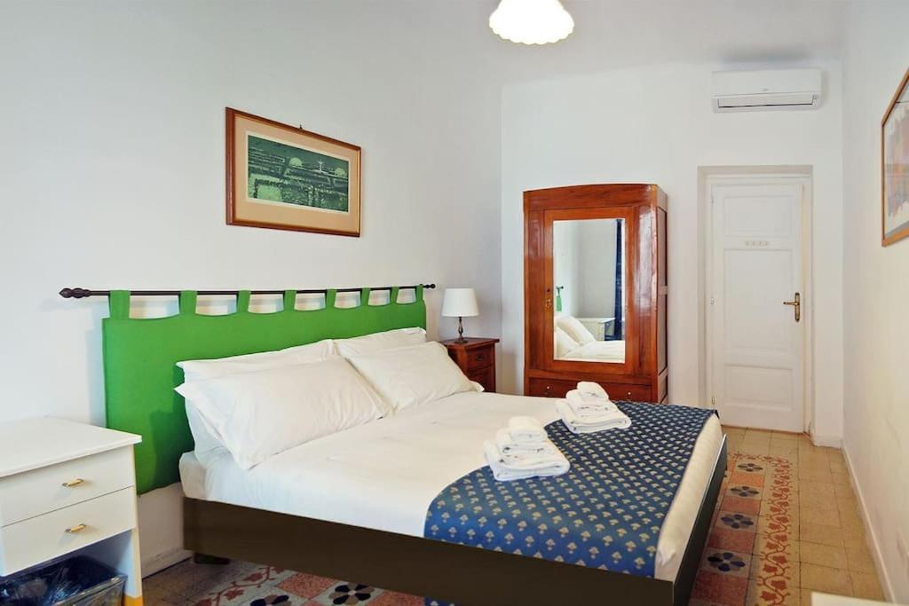 Near Colosseum By Varental 2br + 1sb Apartment