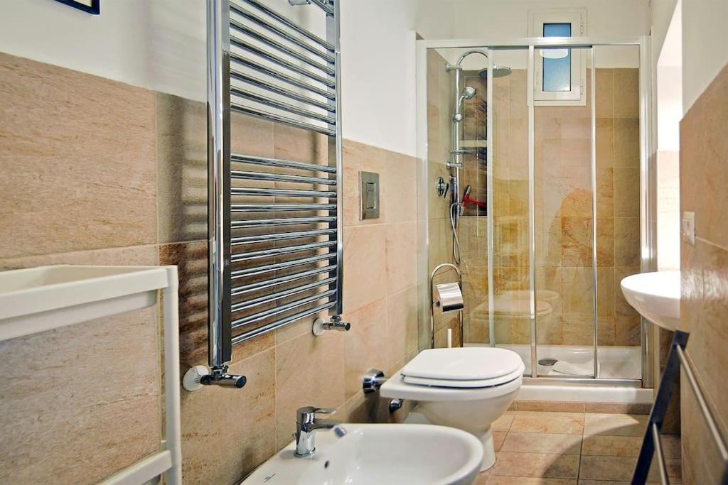 Apartment Near Colosseum By Varental 2br + 1sb Rome